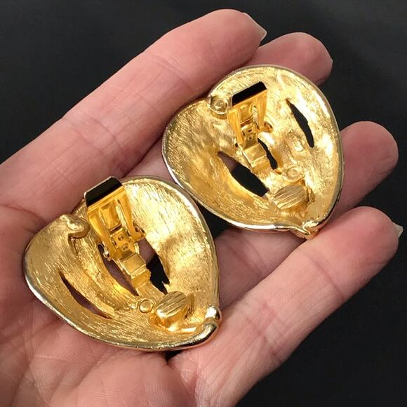 Vintage Signed Craft Runway Oversized Brutalist Textured Gold Clip On Earrings - Picture 12 of 16